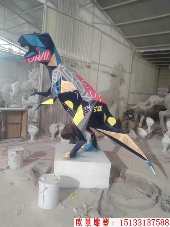 不锈钢恐龙雕塑2